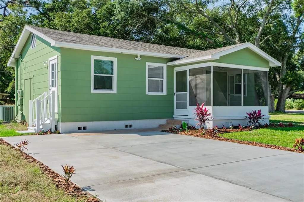 6247 Cedar Street NE St Petersburg FL 33702