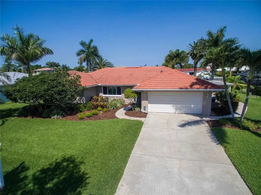 1943 Illinois Avenue NE St Petersburg FL 33703
