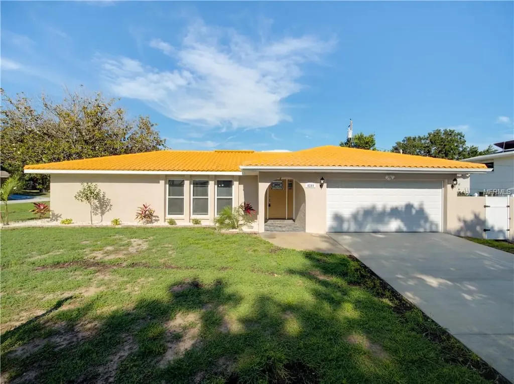 8289 136th Street Seminole FL 33776