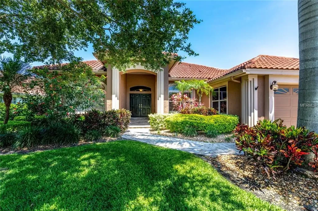 4922 Queen Palm Terrace NE St Petersburg FL 33703