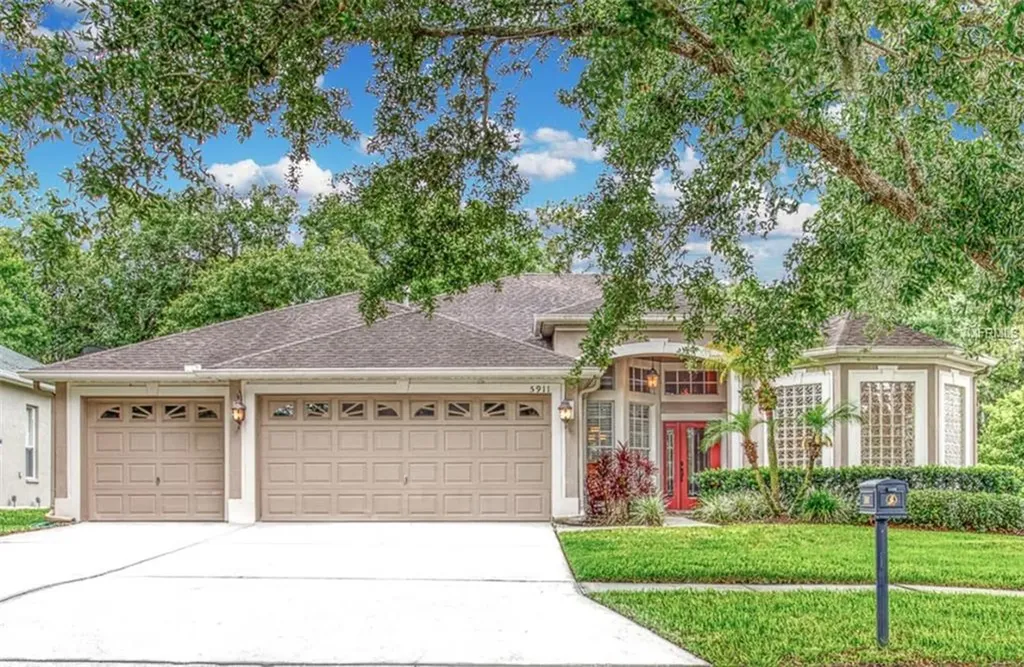 5911 Falconwood Place Lithia FL 33547
