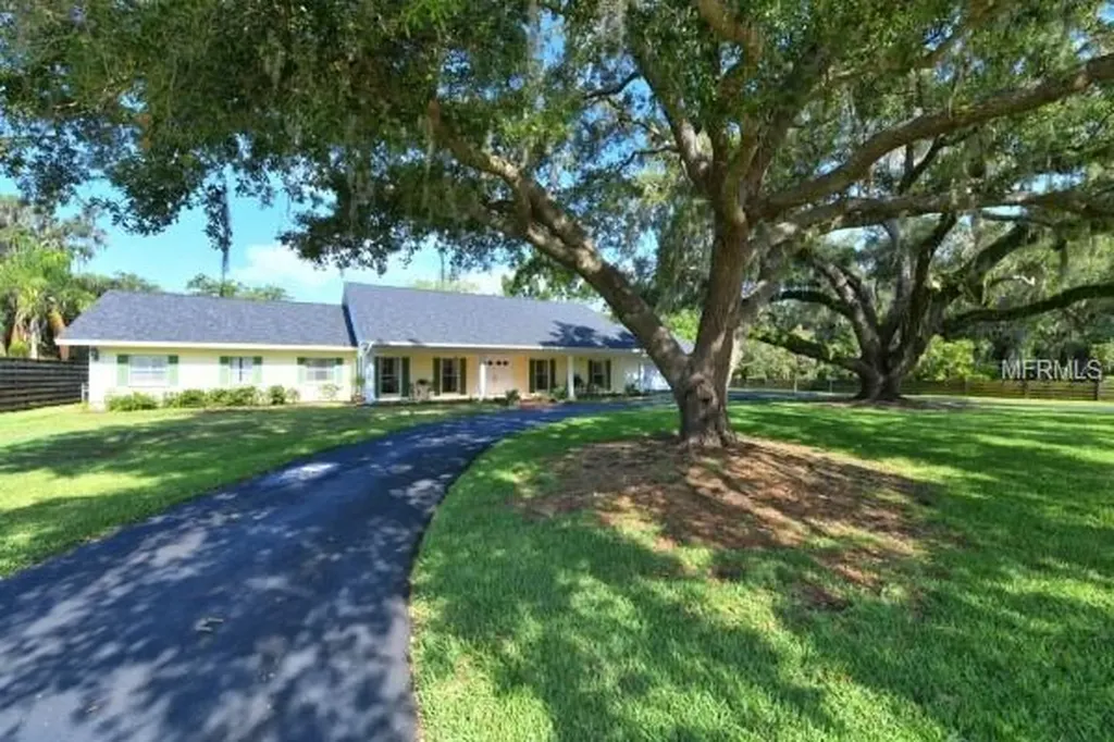 145 Bearded Oaks Drive Sarasota FL 34232