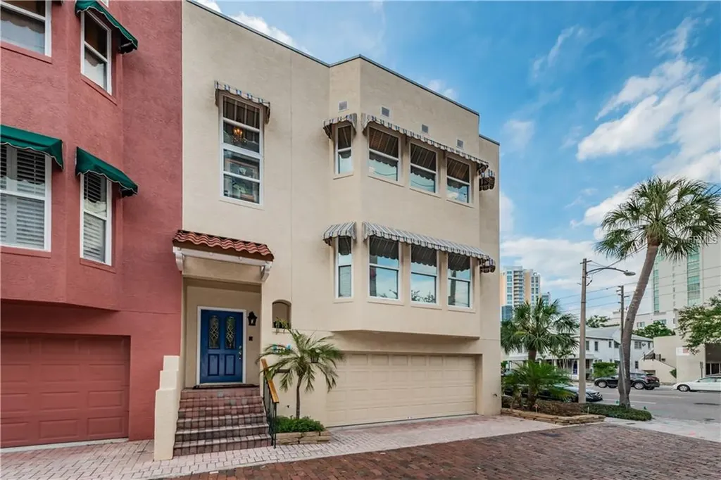 101 Fareham Place N St Petersburg FL 33701