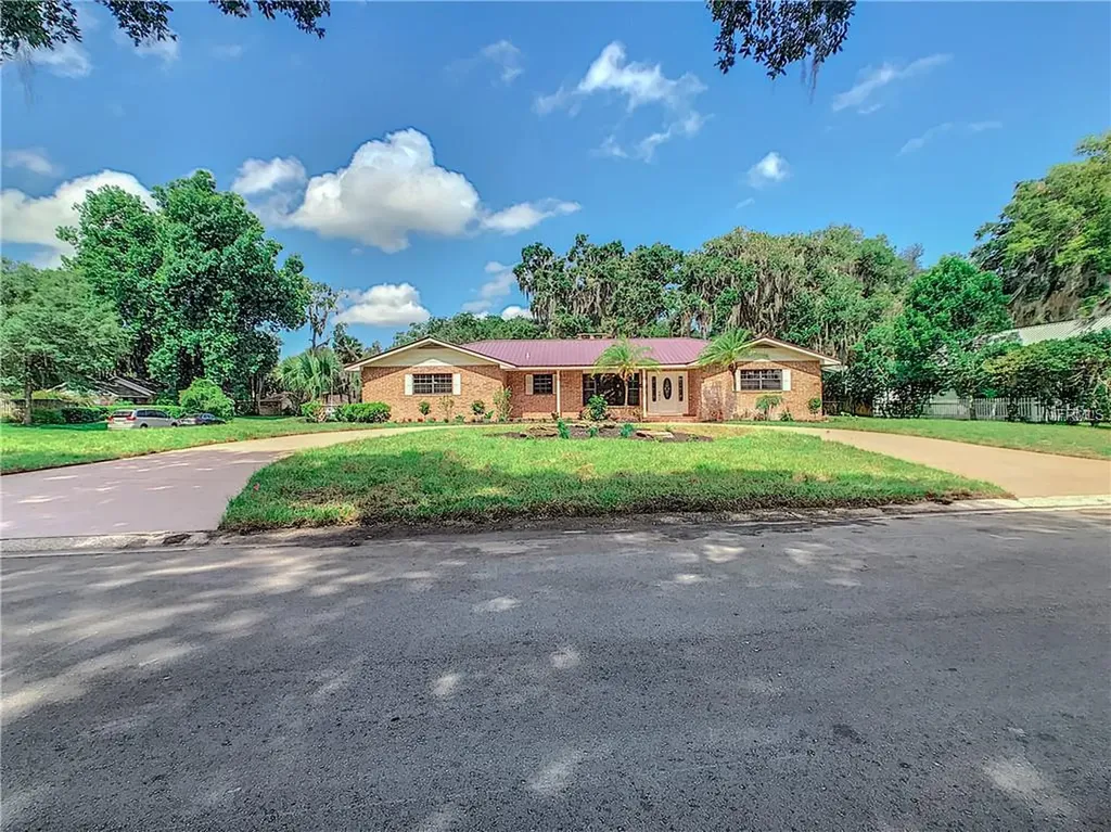 1411 Mosswood Drive Leesburg FL 34748