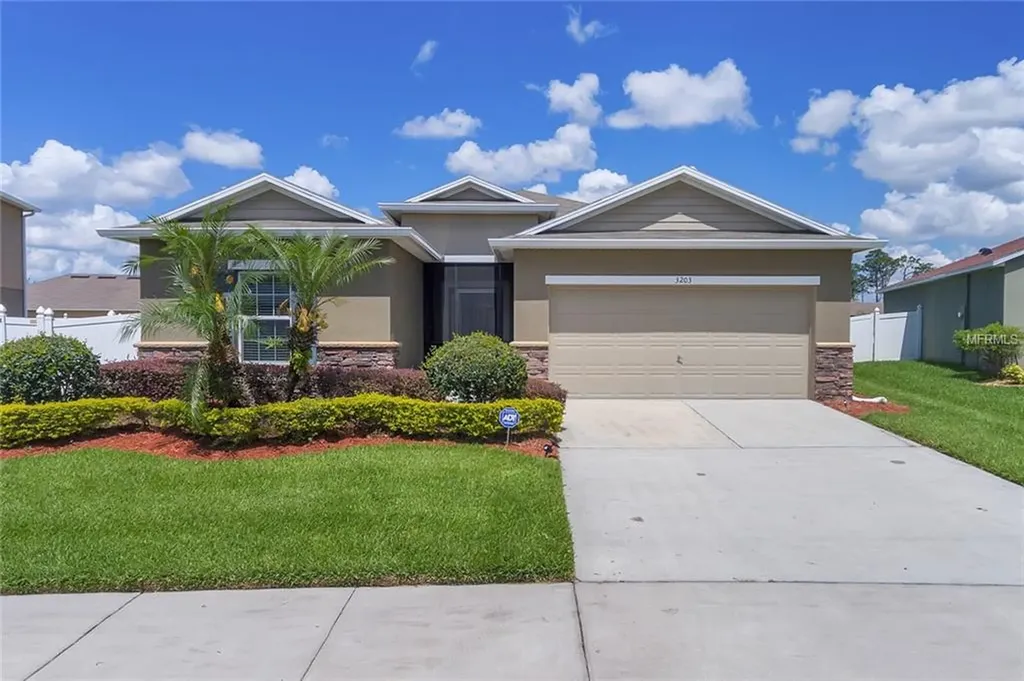 3203 Queen Alexandria Drive Kissimmee FL 34744