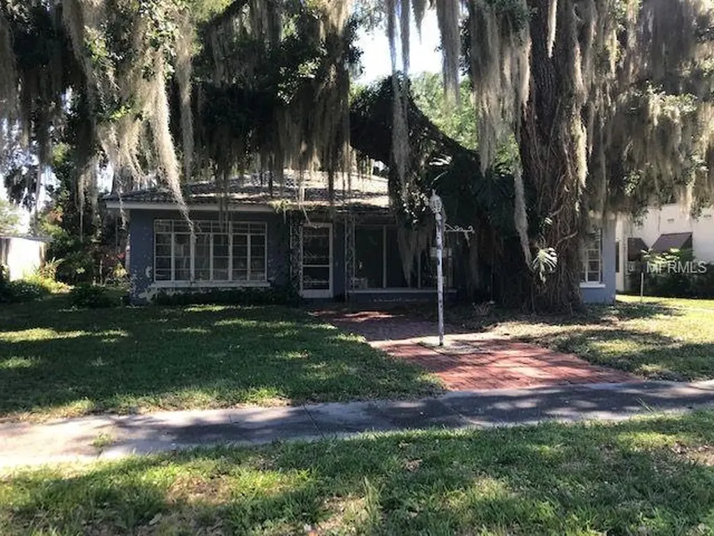 805 Wilson Avenue Leesburg FL 34748
