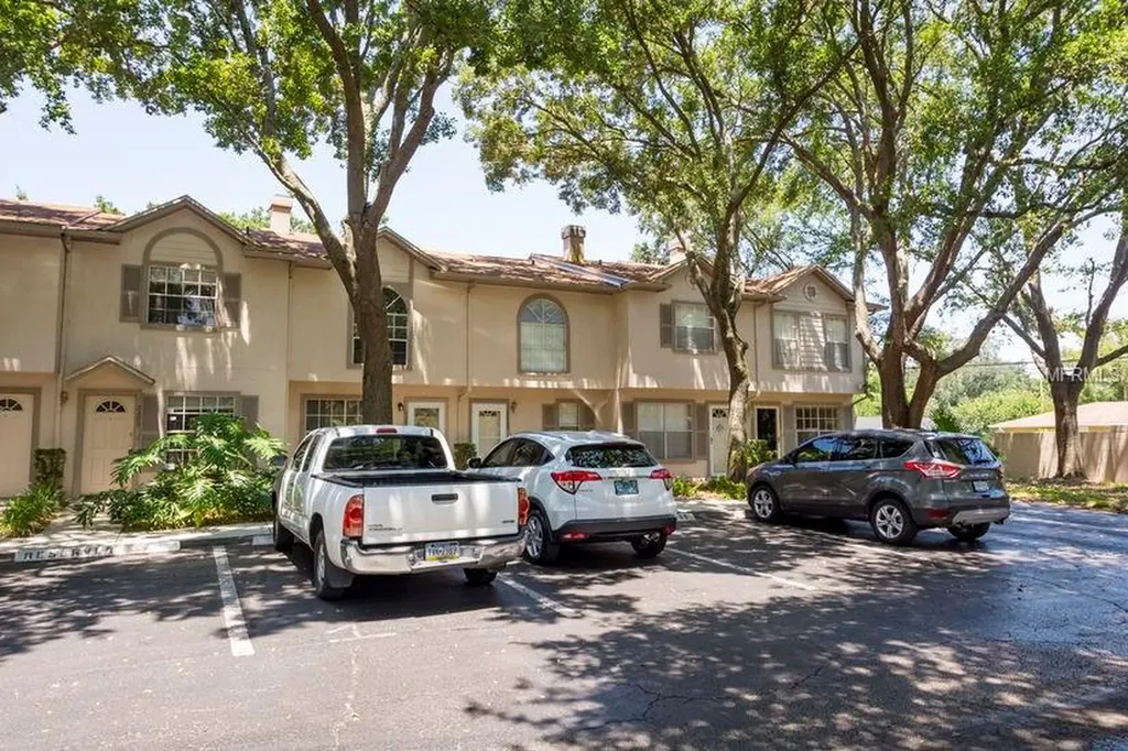 2207 Fletchers Point Circle Tampa FL 33613