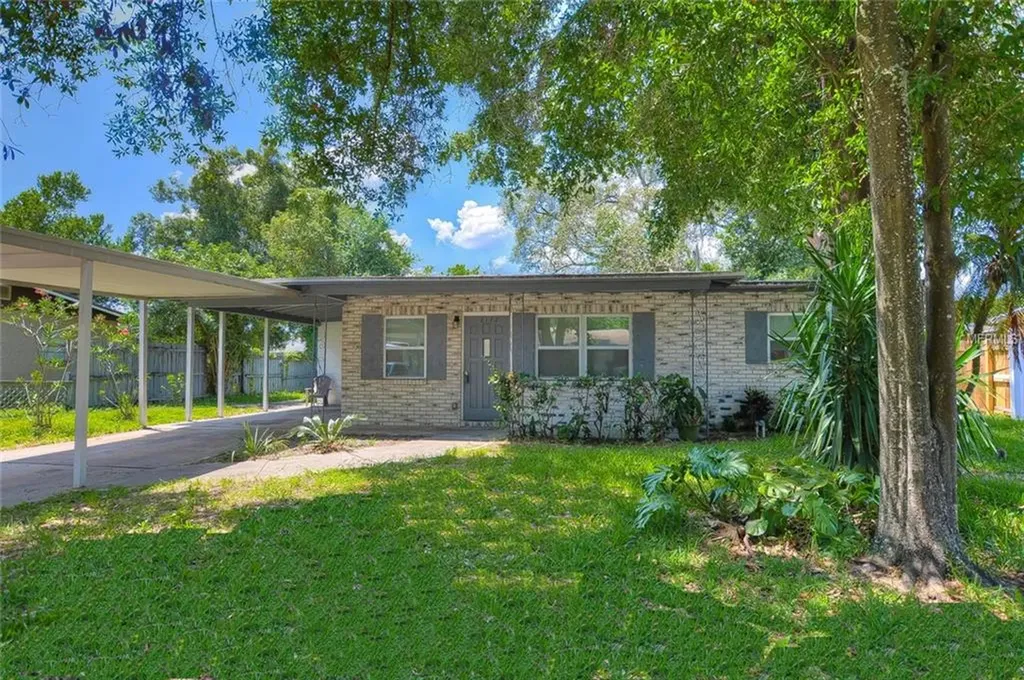 2122 W Sewaha Street Tampa FL 33612