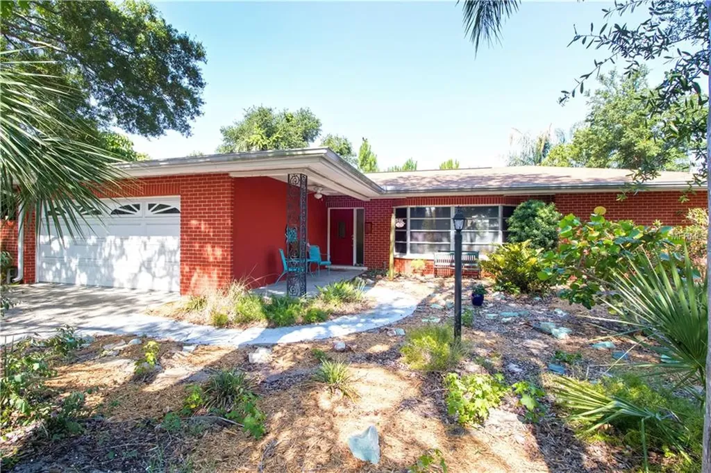 4132 10th Street NE St Petersburg FL 33703