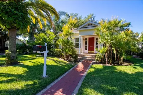 702 28th Avenue N St Petersburg FL 33704