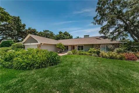13810 Lake Village Place Tampa FL 33618