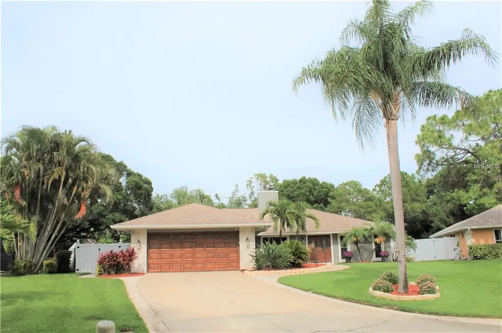 572 Riviera Bay Drive NE St Petersburg FL 33702