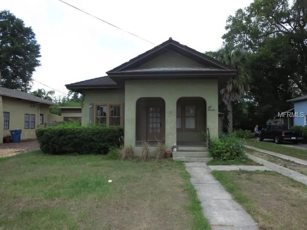 220 Leon Avenue Deland FL 32720