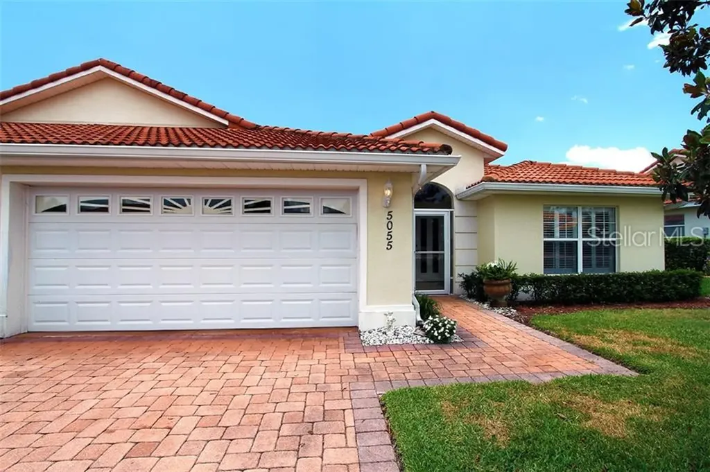 5055 Harbour Drive Oxford FL 34484