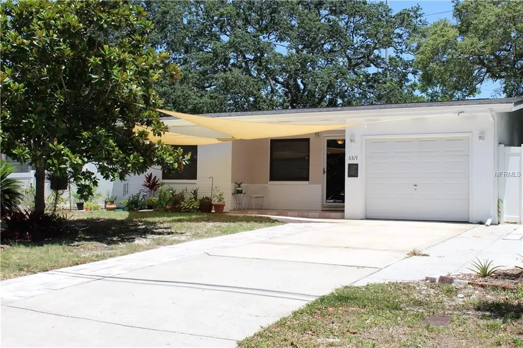 6319 Emerson Avenue S St Petersburg FL 33707