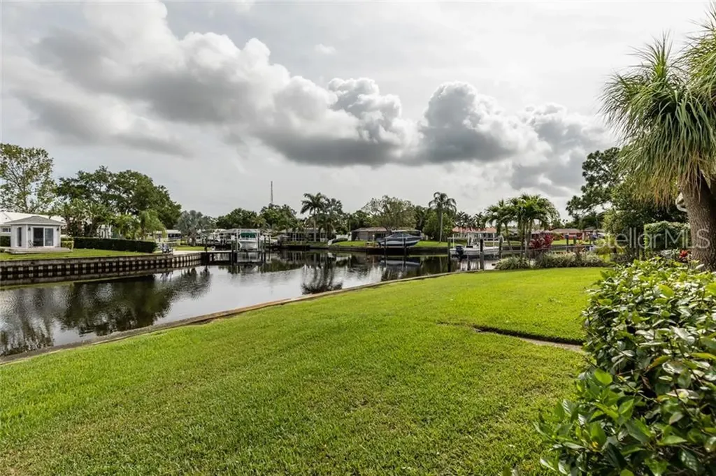 9501 Sun Isle Drive NE St Petersburg FL 33702