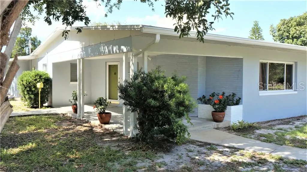 4734 Azalea Way S St Petersburg FL 33705