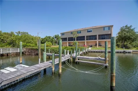 1180 Gandy Crest Drive NE St Petersburg FL 33702