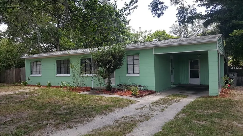 587 N Lake Avenue Apopka FL 32712
