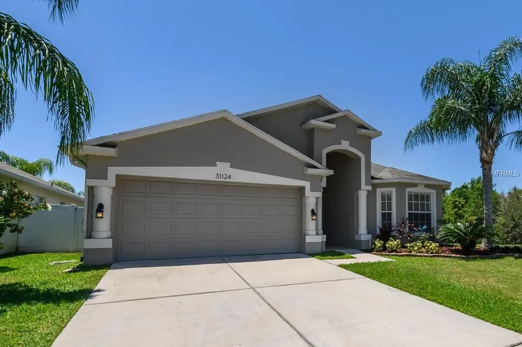 31124 Whinsenton Drive Wesley Chapel FL 33543