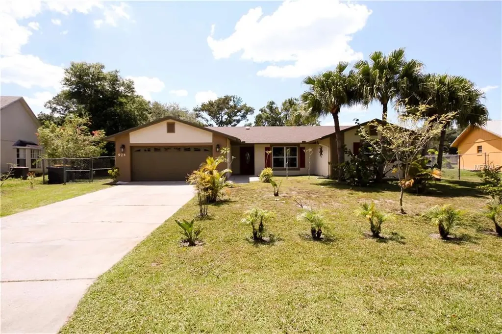 924 Delano Court Kissimmee FL 34758