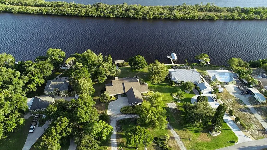 530 Manatee Drive Ruskin FL 33570