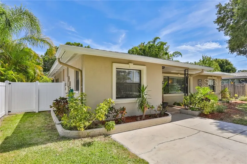 778 44th Avenue NE St Petersburg FL 33703