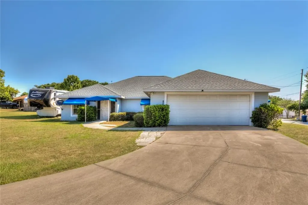 820 Virginia Avenue Tavares FL 32778