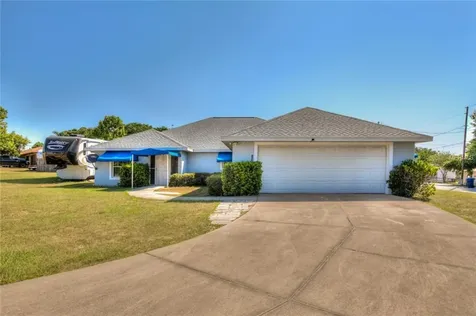 820 Virginia Avenue Tavares FL 32778
