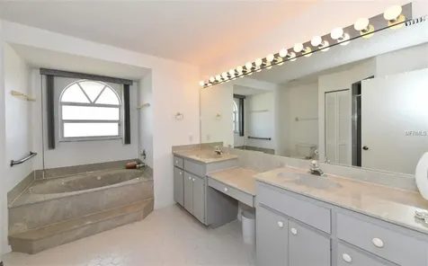 5778 Helen Way Sarasota FL 34243