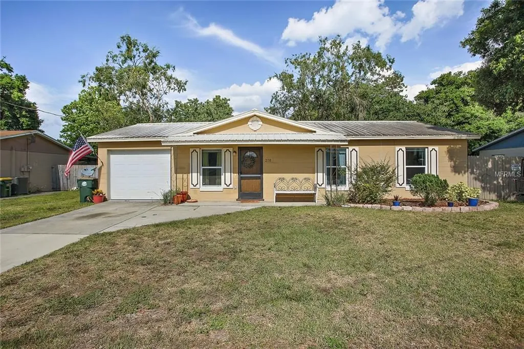 270 N Orange Avenue Umatilla FL 32784