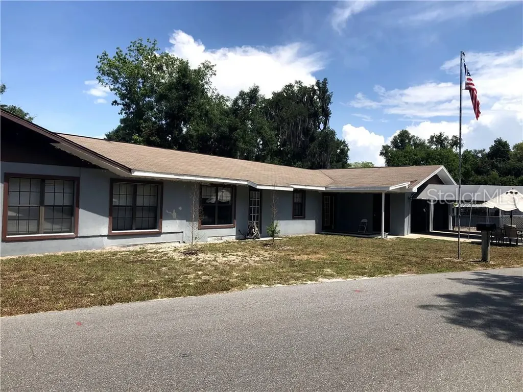 1048 Cr 452a Lake Panasoffkee FL 33538