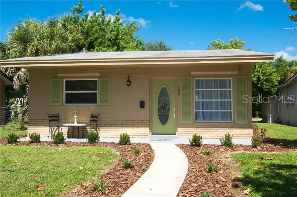 705 71st Avenue N St Petersburg FL 33702