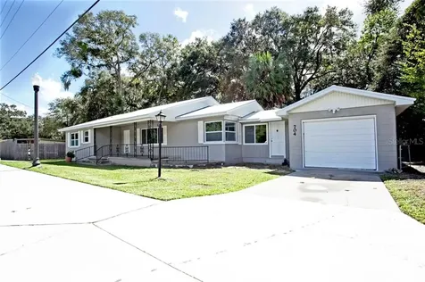 704 Cleveland Avenue Wildwood FL 34785