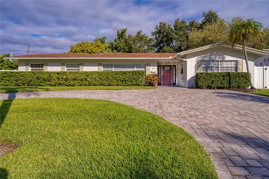 6541 29th Avenue N St Petersburg FL 33710