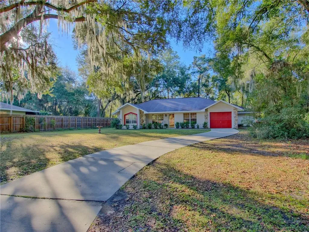 1101 Cr 463b Lake Panasoffkee FL 33538