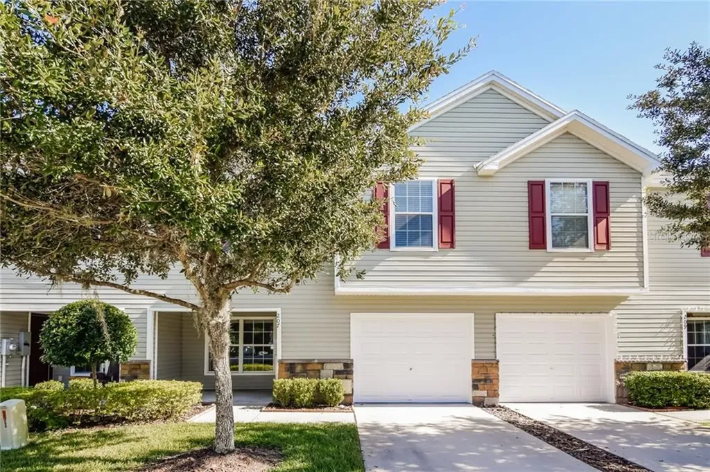 207 Woodknoll Place Valrico FL 33594
