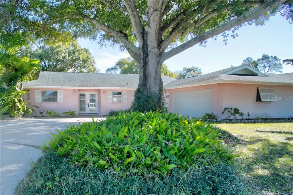 1013 Estremadura Drive Bradenton FL 34209
