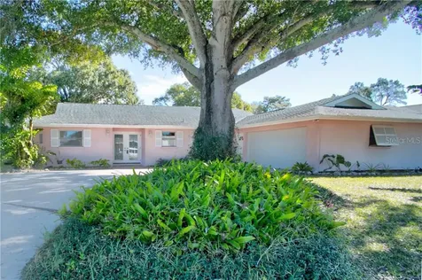 1013 Estremadura Drive Bradenton FL 34209