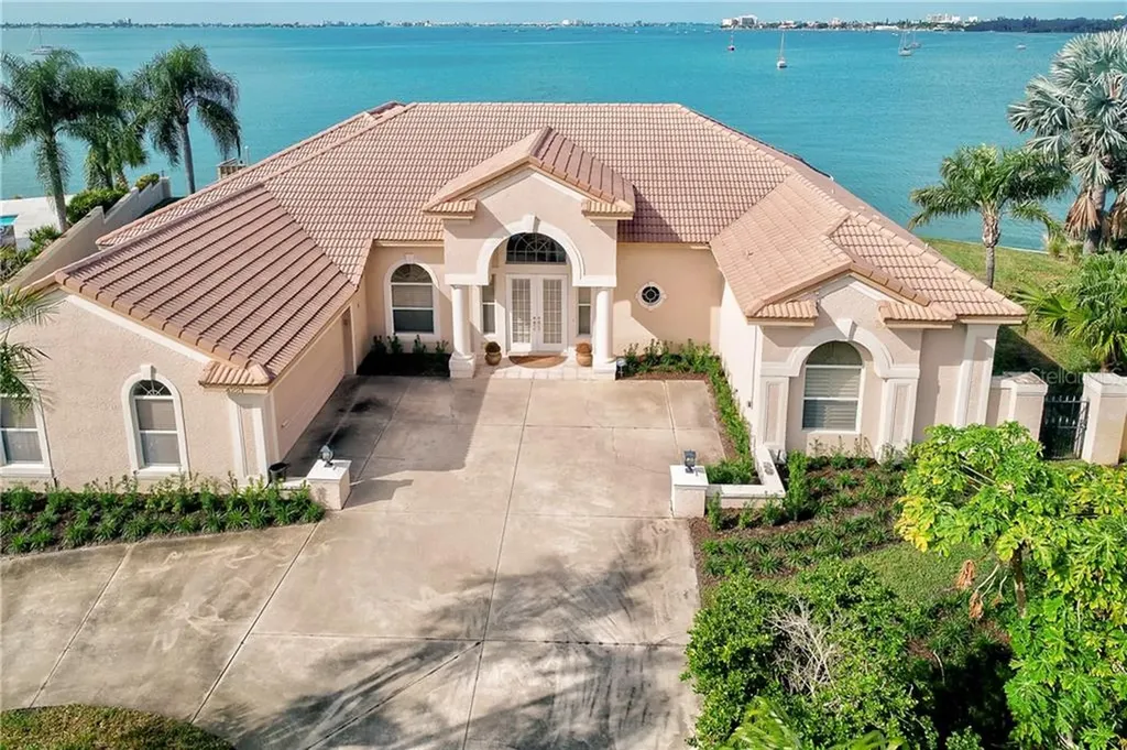 4221 45th Street S St Petersburg FL 33711