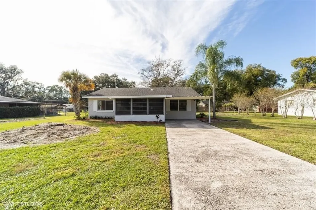 573 Wisteria Avenue Umatilla FL 32784