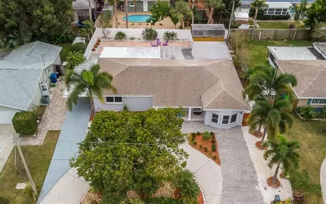 9724 51st Avenue N St Petersburg FL 33708