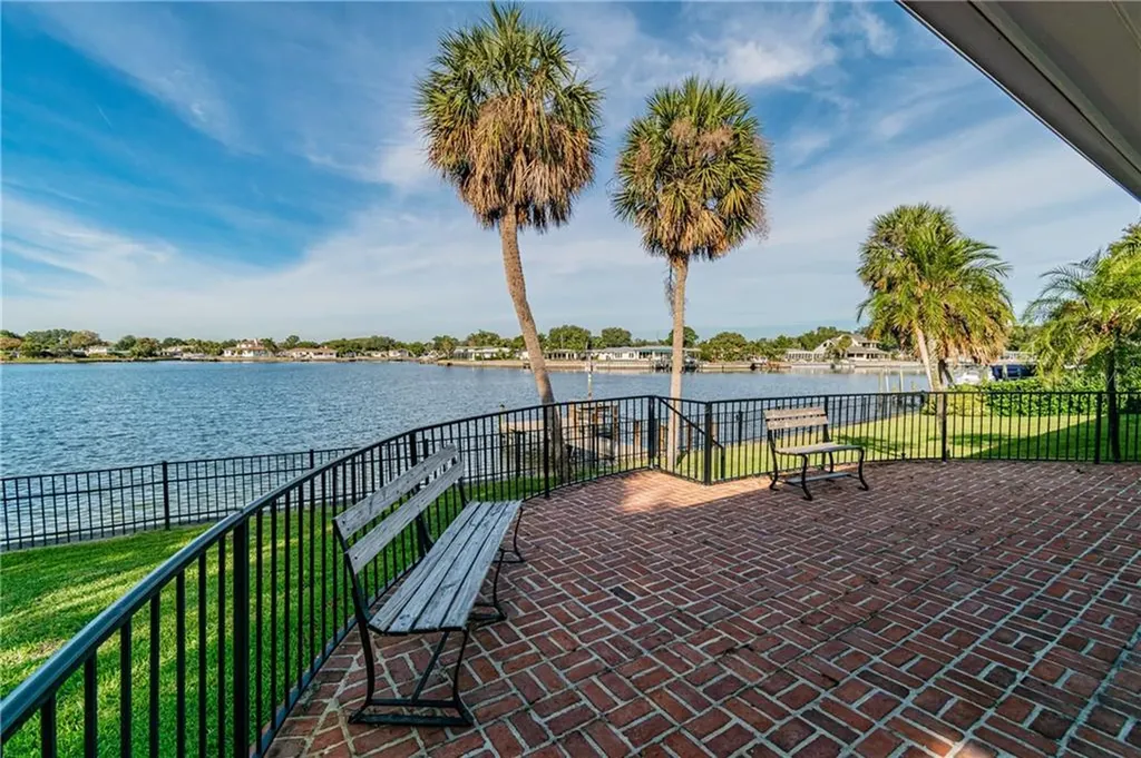 1029 31st Terrace NE St Petersburg FL 33704