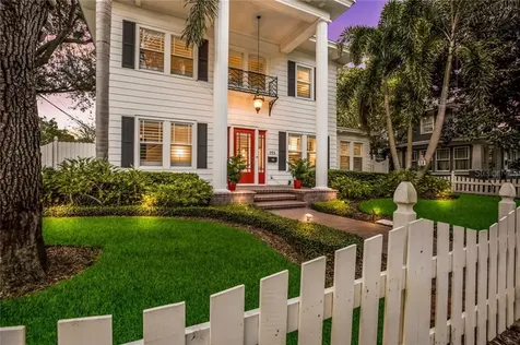 195 18th Avenue N St Petersburg FL 33704