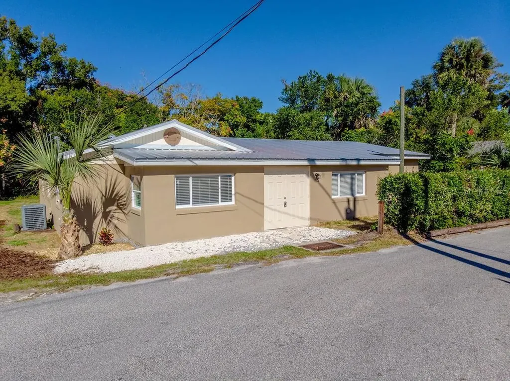 539 W Mathis Street Deland FL 32720