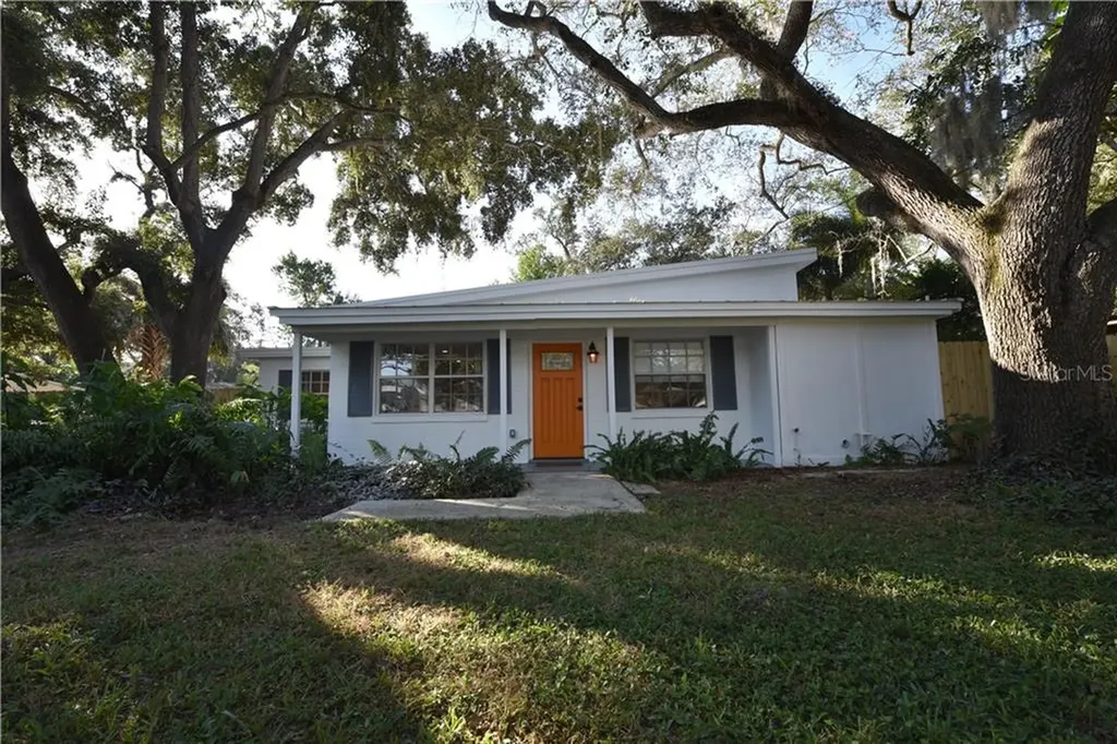 3304 W Van Buren Drive Tampa FL 33611