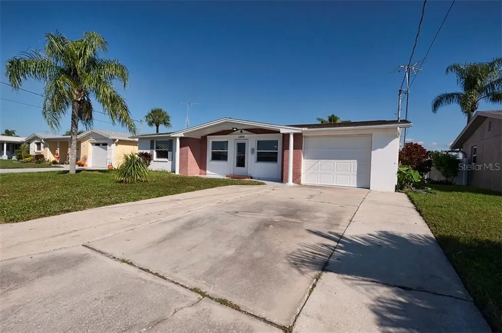 12800 4th Isle Hudson FL 34667