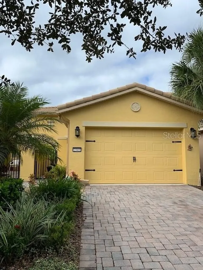 2345 Palm Tree Drive Kissimmee FL 34759