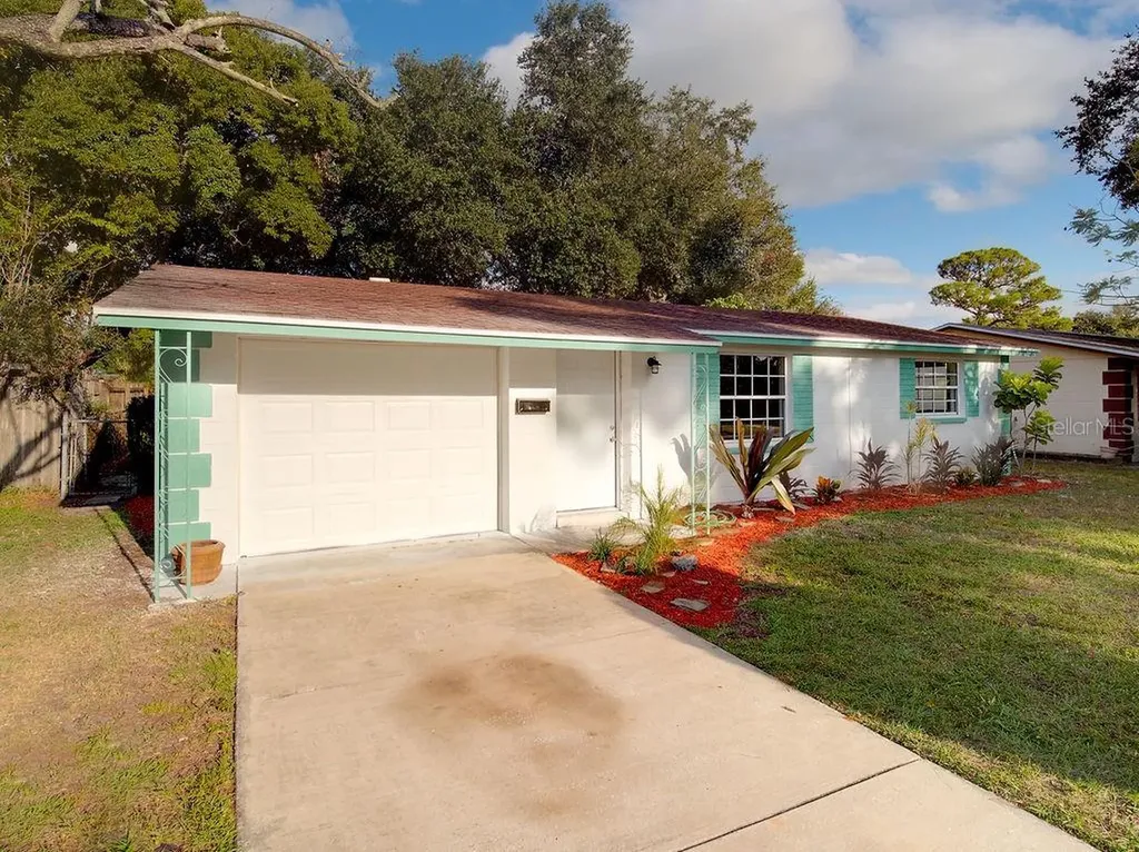 219 SW Monroe Circle N St Petersburg FL 33703