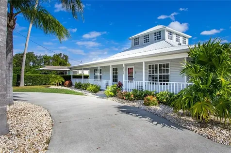 6723 3rd St Court W Bradenton FL 34207